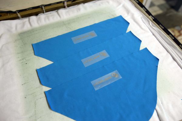 Na návštěvě v Sensoru - příprava před nažehlením