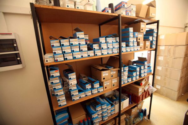 Na návštěvě v Sensoru - sklad látek a příslušenství