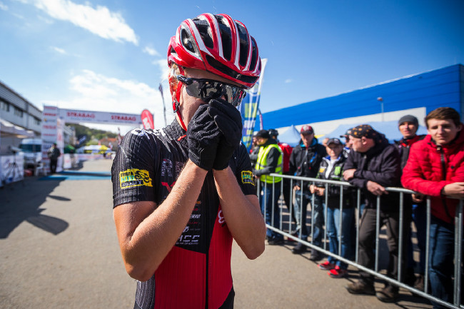 Polka Aleksandra Podgorska nemohla v cíli uvěřit, že si jí podařilo zvítězit...