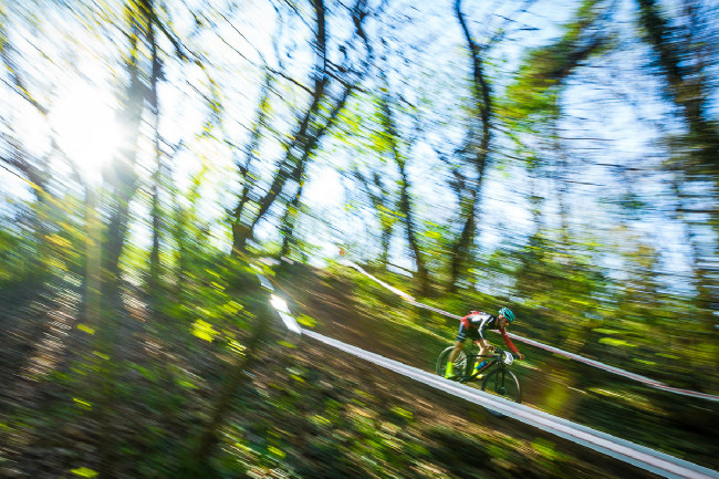 Josef Jelínek dokončil svůj první závod mezi eliťáky na 16. místě