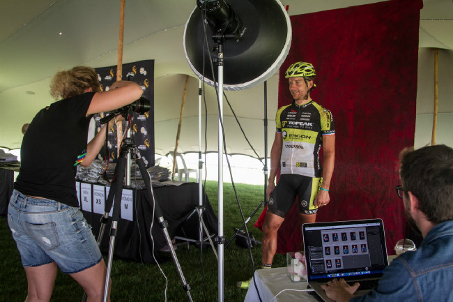 Kristián se fotí do klubu Amabuesi