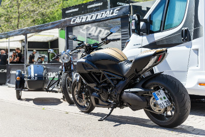 U Cannondalu to vypadalo spíše na motosraz