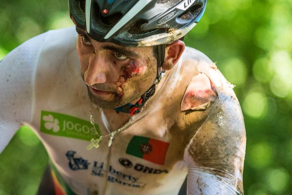 Některé pády musely bolet jako čert