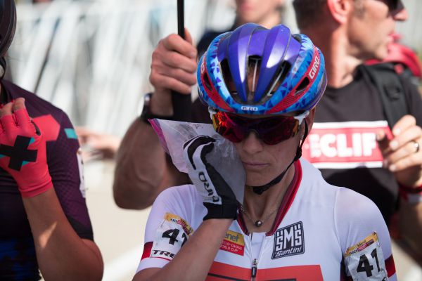 Katka se před startem chladí..