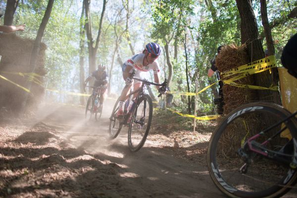 Právě v tomto sjezdu Katka spadl a lehce ztratila