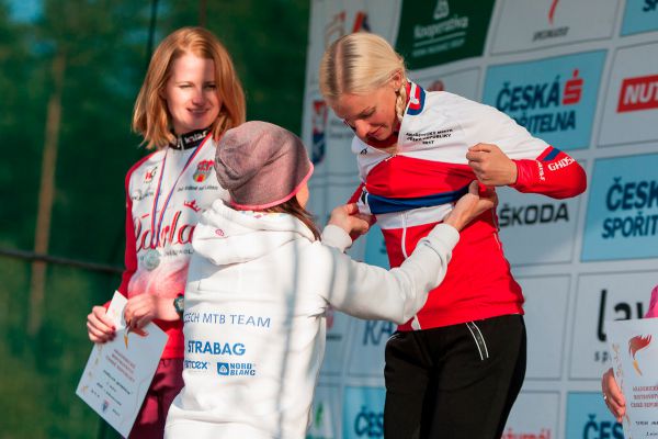 Závod se jel i jako akedemické MČR v maratonu, vyhrála Vendula Kuntová