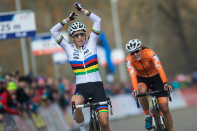 Sanne Cant vítězí
