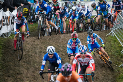 Start závodu žen do 23 let