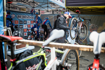 Chladné ráno v zázemí české reprezentace