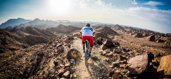 Nevypadá to zle, to bikování v Emirátech, co říkáte....