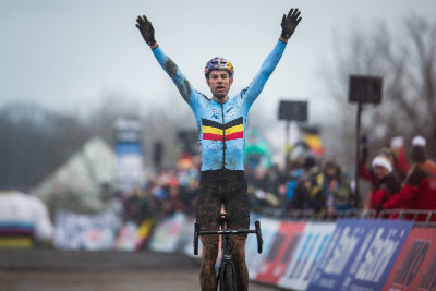 Wout van Aert potřetí mistrem světa