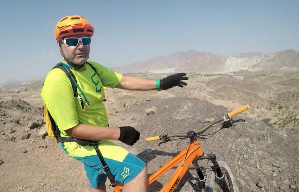 Můj průvodce v Hatta Trail centru Andy...