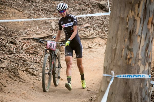 Karla musela po pádu běžet do depa