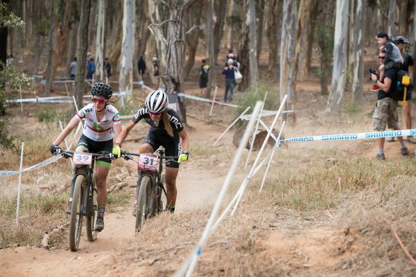 ...a pak si klestila cestu z poslední pozice