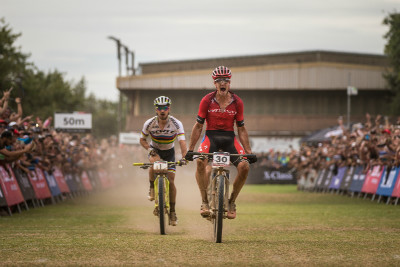 finálový spouboj Samuela Gaze a Nino Schurtera
