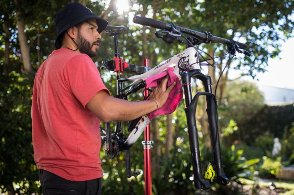 Specialized draží Epicy Kulhavého a Langvad