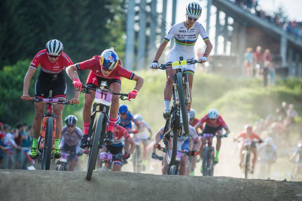 Jolanda Neff to přes lavici slušně tahala