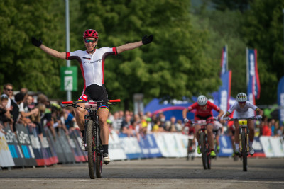 Annika Langvad si nechala útok až na závěr a ukázala, že umí jet i rychle