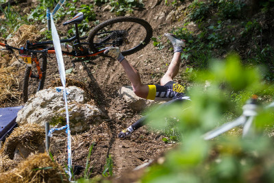 ... létání přes řídítka ...