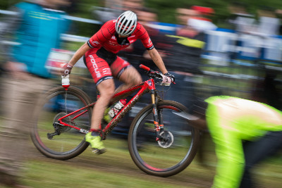 Linda Indergand se snaží očistit svě kolo