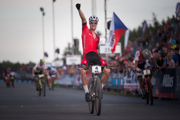 A znovu Sam Gaze a jeho vítězné gesto