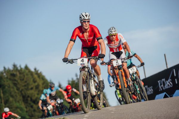 Sam Gaze a Mathieu van der Poel