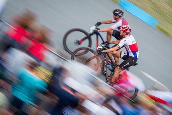 Jára Kulhavý přišel v cíli o jedno místo, chtěl pozdravit diváky...