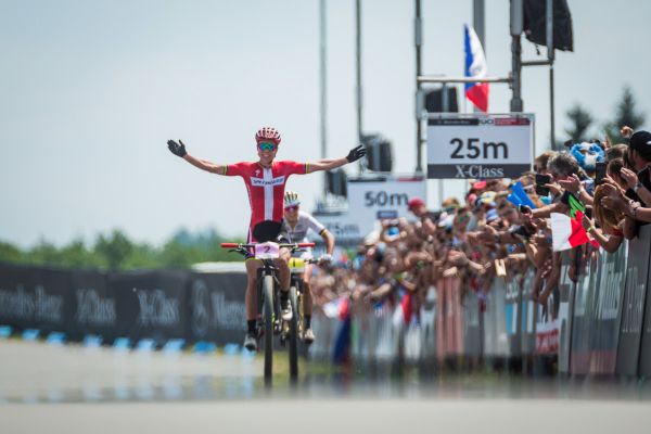 Annika Langvad si vychutnává vítězství