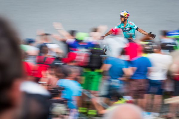 Marco Aurelio Fontana se zdraví s díváky