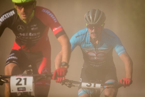 Škarnitzl a Coloma v prachu