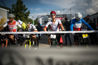 Nino se snaží na dres lídra ani nepodívat