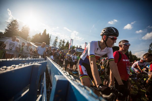 Jaroslav Kulhavý v boxu před závodem