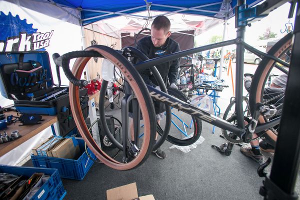 I můj tesťák Whyte Glencoe dostal novou hrubou gumu na předek...