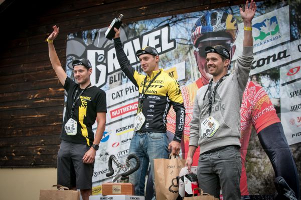 Gravel Blinduro 2018 - absolutní trojice nejrychlejších: 1. Paprstka, 2. Fikejz, 3. Kutin