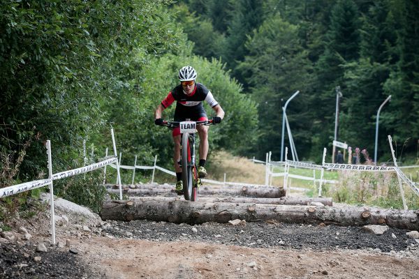 První sekce s dlouhými schody