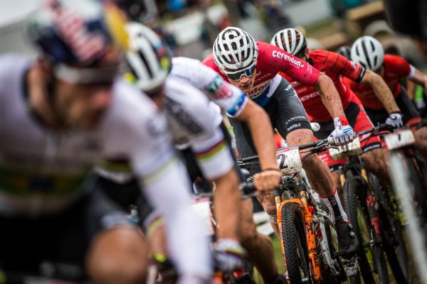 Mathieu je jako šelma, čeká na pravý okamžik a zaútoči. A kořist je jeho...