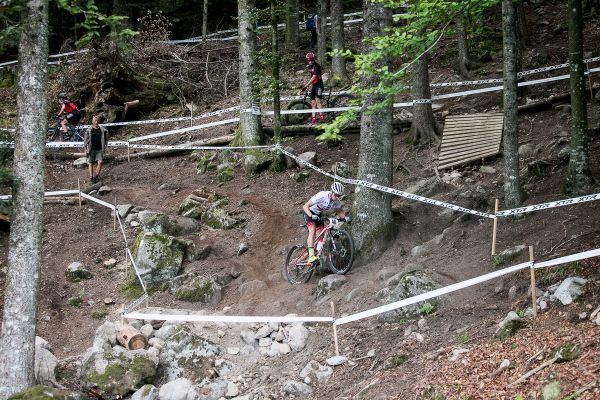 Zapeklitý úsek s mnoha stopami