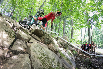 Nepříjemný pád Samuela Gaze při tréninku