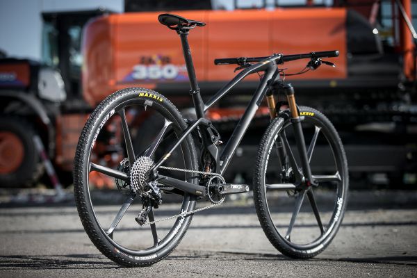 Mondraker 2019 - ultimátní stroj F-Podium RRSL