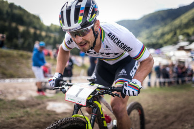 Nino Schurter útočí