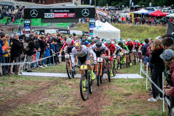 Po startu šel do čela vítěz z MSA Henrique Avancini