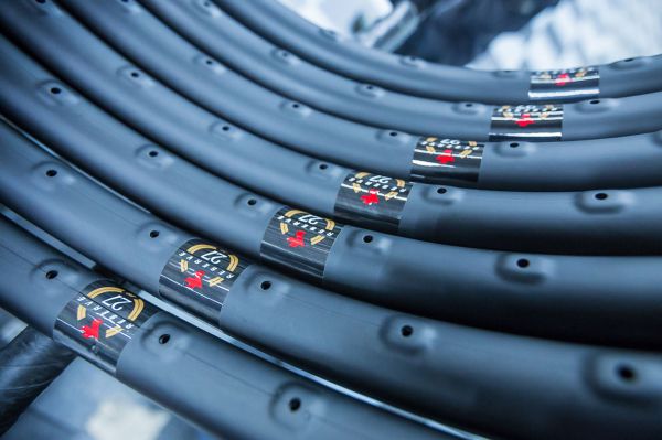 Santa Cruz factory - Připraveny k výpletu