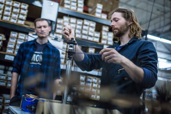 Santa Cruz factory - Vidíte tu náušnici?