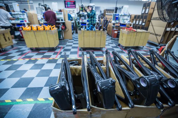 Santa Cruz factory - Připravení na montáž