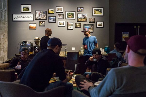 Santa Cruz factory - Fotky a káva