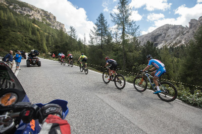 Paez trhá vedoucí skupinu pod Tre Cime