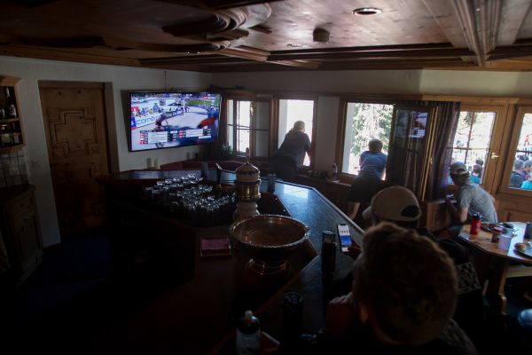 Američané bydleli přímo u trati, dění sledovali v TV a fandili z okna