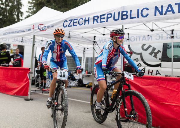 Magda a Monika jedou na start