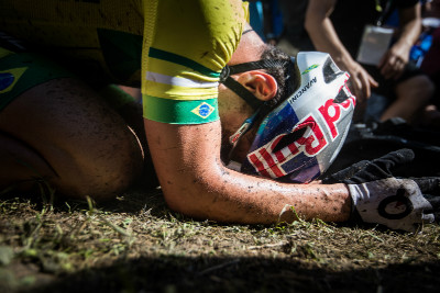 Dojatý a vyčerpaný Brazilec