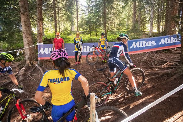 Vypadá to jako mejdánek :-)